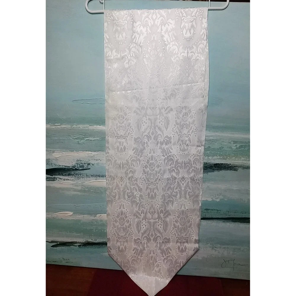 Vintage Elegant Table Runner 60